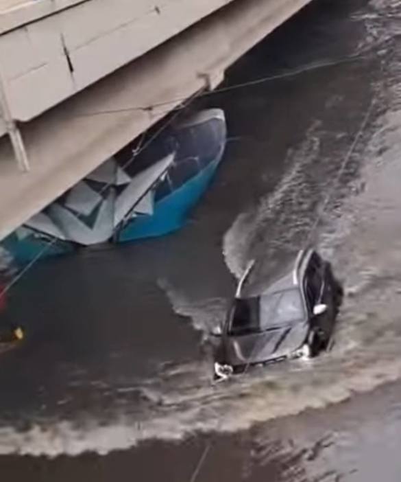VIDEO&FOTO Ministrul Mediului: Furtuna m-a prins în zona unde apa trecea de trotuar. E din seria fenomenelor istorice, unul la mulți ani. Nu va rămâne un eveniment meteo izolat. Nu mai e vorba despre dacă se va întâmpla din nou, ci când și cât de rău va fi