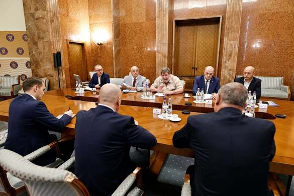 FOTO&VIDEO ANUNȚ după întâlnire cu Bolojan: Conflicte sociale amplificate. 600.000 bugetari afectați de plafonarea sporului de condiții vătămătoare. 150.000 aveau suma maximă