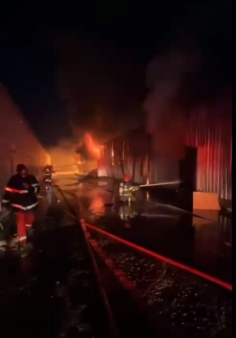 Incendiu la Dragonul Roșu FOTO