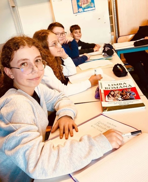Româna va deveni limbă străină obligatorie în sistemul public preuniversitar francez FOTO