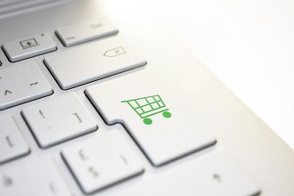 Cumpărătorii hispanici din SUA se tem să mai iasă pe stradă și recurg tot mai mult la comerțul online