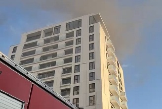 ANUNȚ VIDEO după incendiul puternic la un bloc dintr-un mare complex: Un bărbat de 60 de ani este în stare gravă
