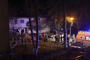 Explozie într-un apartament al unui bloc din Buftea, pericol de prăbușire pereți FOTO