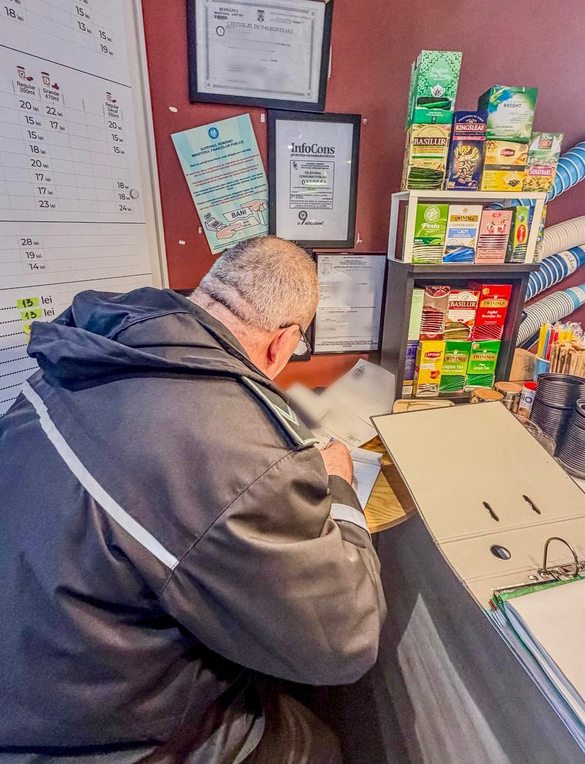 FOTO Amenzi date în București celor care nu au curățat trotuarele de gheață sau zăpadă