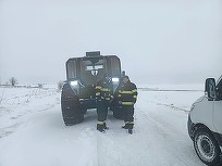 Cod de viscol - Intervenții IGSU în 7 județe și în București - 46 de mașini și 75 persoane, blocate / Ambulanțe blocate în zăpadă / Peste 1.200 de consumatori din 5 județe, fără energie electrică / 2 sectoare de drum național, închise