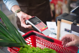 Angajatul unui supermaket, dat afară chiar după ce a oprit un hoț. Reacția magazinului din Marea Britanie