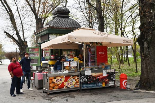 FOTO Ciucu schimbă Parcul Herăstrău: Are astăzi o cacofonie ridicolă de mobilier urban și cașcarabetele de pe lume