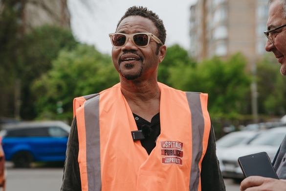 FOTO Cuba Gooding Jr, în România. A mers pe șantierul unei clinici de psihiatrie pediatrică