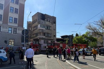 Incendiu la un apartament din apropierea Gării de Nord din București. O persoană a fost găsită inconștientă, cu arsuri