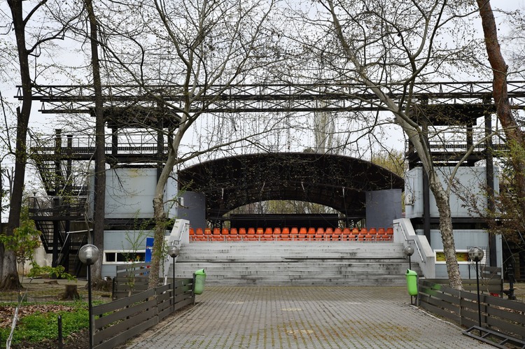 FOTO Teatrul de vară din Herăstrău va fi transformat într-o grădină demnă de un monument istoric - Ciucu