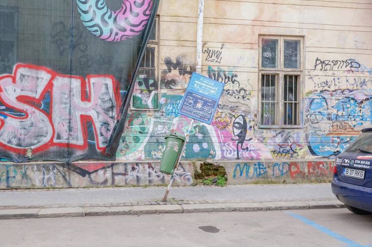 FOTO Ciucu intră în război cu Ministerul Culturii pentru graffiti pe clădiri: Am așteptat degeaba, nu mai stăm după ei!