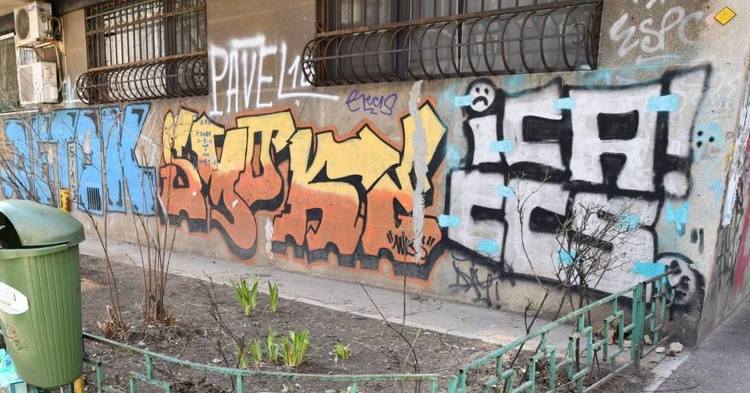 FOTO Ciucu intră în război cu Ministerul Culturii pentru graffiti pe clădiri: Am așteptat degeaba, nu mai stăm după ei!