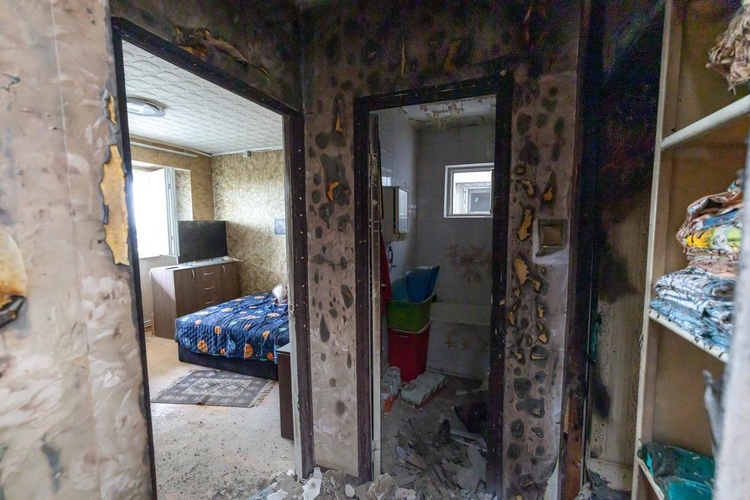 FOTO Nicușor Dan, în apartamentul distrus de dronă. Imagini din interior