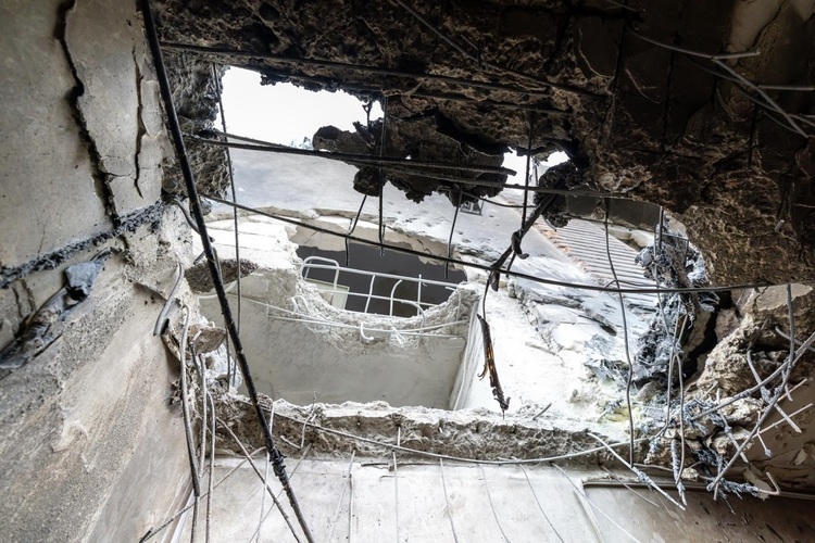 FOTO Nicușor Dan, în apartamentul distrus de dronă. Imagini din interior