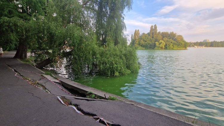 FOTO Începe golirea Lacului Herăstrău