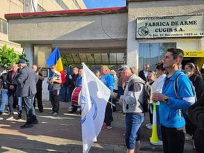 Protest la Fabrica de Arme de la Cugir. Angajații sunt nemulțumiți de salarii