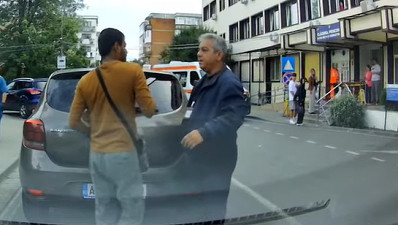 VIDEO Livrator străin, pălmuit în România de un paznic. REACȚIA PIFM