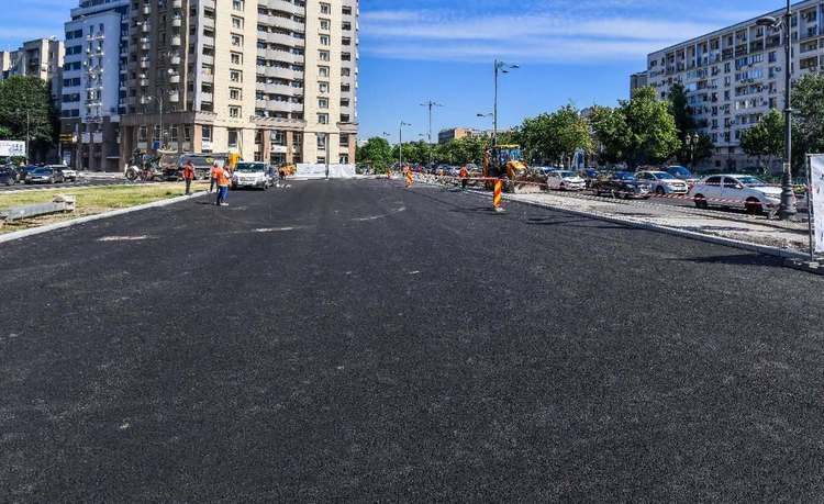 FOTO Ciucu reamenajează două mari bulevarde din București. Primăria reface trotuarele și amenajează noi spații verzi pe Bd. Națiunile Unite și Bd. 13 Septembrie
