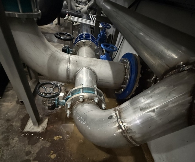 FOTO Echipele Veolia au finalizat lucrările de reabilitare și modernizare a Stației de Tratare a Apei din Curtea de Argeș, pe fondul crizei apei potabile. Apa din rețea conținea o bacterie periculoasă