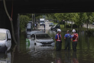 ANUNȚ Averse torențiale și intensificări ale vântului în București