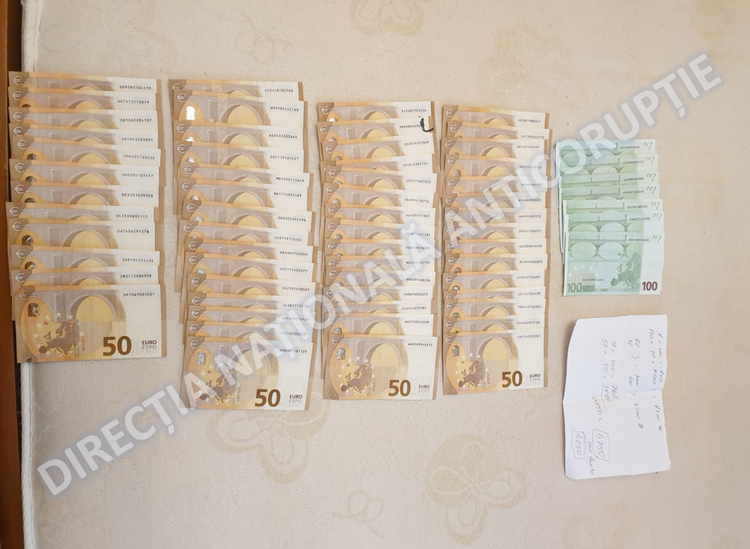 EXCLUSIV FOTO Șpăgi notate pe plic ca evidență. Detalii din cazul de corupție de la uzinele românești de armament