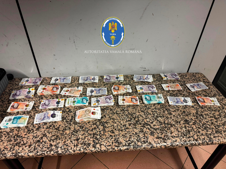 FOTO Prinși la Otopeni, pe culoarul verde Nimic de Declarat, cu peste 50.000 de țigarete de contrabandă