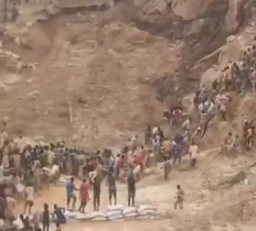 VIDEO Tragedie: 100 de persoane au decedat după prăbușirea unei mine de aur, la granița cu Camerunul. „Este o catastrofă. Solul s-a prăbușit complet și a îngropat oameni.”