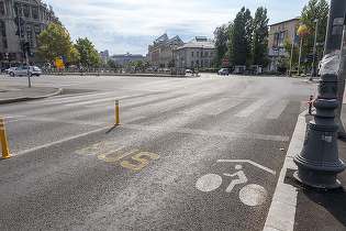 FOTO Traseu comun pentru biciclete și transport public, pe un mare bulevard al Bucureștiului