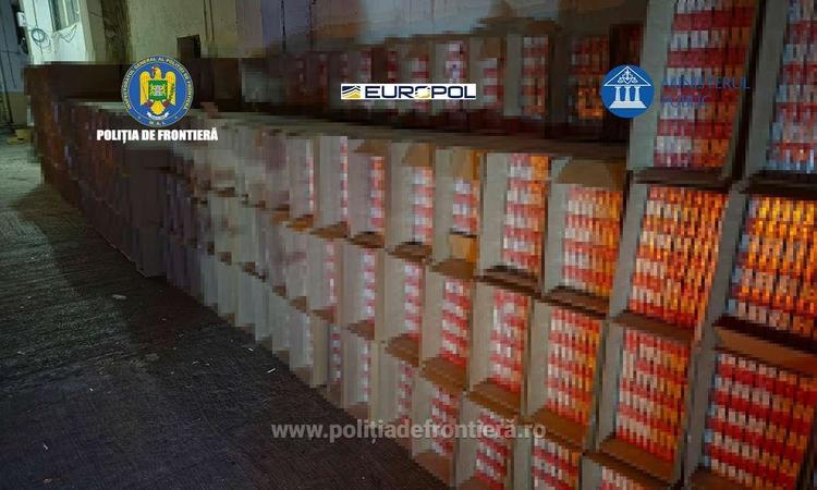 FOTO Grup infracțional organizat specializat în trafic de țigarete, destructurat de polițiștii de frontieră. Prejudiciul se ridică la 11 milioane de euro