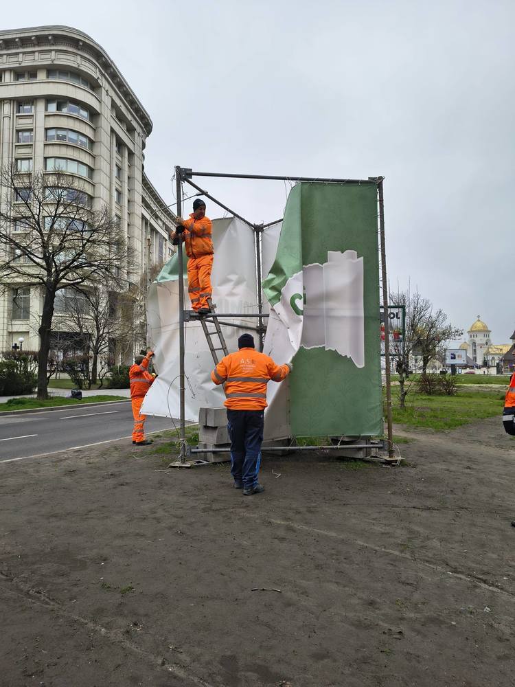 FOTO Am dat jos cablurile atârnate! Pe toate!, anunță Primăria Capitalei