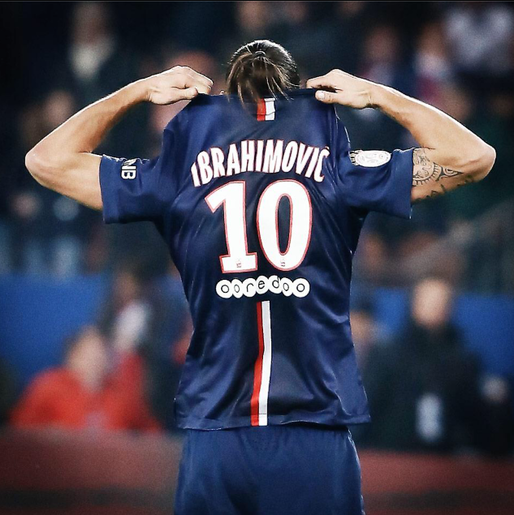 Un tricou al lui Ibrahimovici este scos la licitație cu un preț de pornire de 1.500 euro