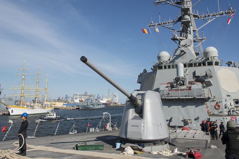 FOTO Distrugătorul american USS Porter a sosit în portul Constanța