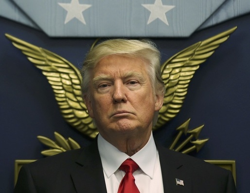 Trump reclamă calitatea prosoapelor de la bordul Air Force One