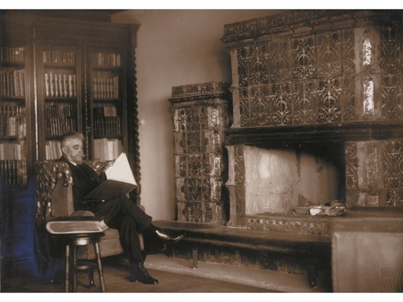 Ionel Brătianu în bibliotecă. Sursa foto: artmarkhistoricalestate.ro