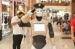 FOTO&VIDEO Primul robot polițist patrulează pe străzile din Dubai