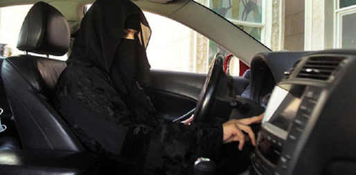 Interdicția de a conduce o mașină, impusă de zeci de ani femeilor din Arabia Saudită, a fost ridicată