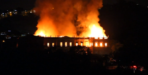 VIDEO Incendiu la Muzeul Național din Rio de Janeiro. Colecția de peste 20 de milioane de obiecte, distrusă