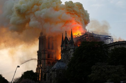 VIDEO Cum arată acum catedrala Notre-Dame. Mari companii promit sute de milioane euro ca donații