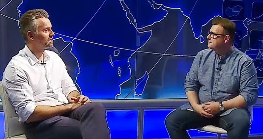 VIDEO Stilul vestimentar de vară în business, cu Cezar Ionașcu - consultant de imagine, la Profit TV: "Nu voi negocia niciodată 10 milioane dolari încălțat în mocasini, fără șosete. Ne îmbrăcăm corect până la un anumit plafon bănesc."