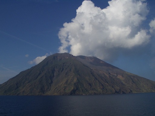 Insula italiană Stromboli, zguduită de o erupție vulcanică puternică