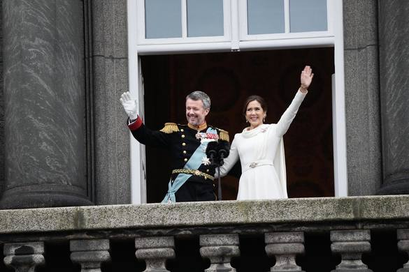 FOTO Regele Danemarcei Frederik al X-lea a urcat pe tron, succedându-i mamei sale, regina Margrethe a II-a 