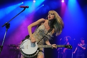 Fanii britanici ai lui Taylor Swift au fost victimele unor escrocherii masive cu bani falși