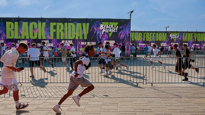 Beach, Please! intră în Black Friday și pune în vânzare bilete cu 10 lei. Vine cu un concept ironic