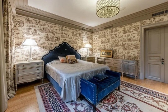 FOTO Steven Seagal își vinde casa din Moscova pentru aproximativ 7,5 milioane de dolari