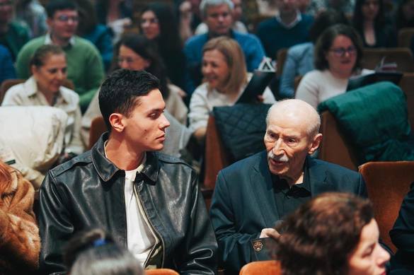 David Popovici s-a întâlnit cu Victor Rebengiuc FOTO