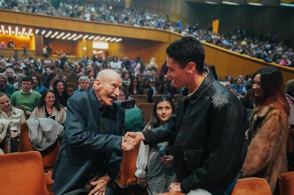 David Popovici s-a întâlnit cu Victor Rebengiuc FOTO