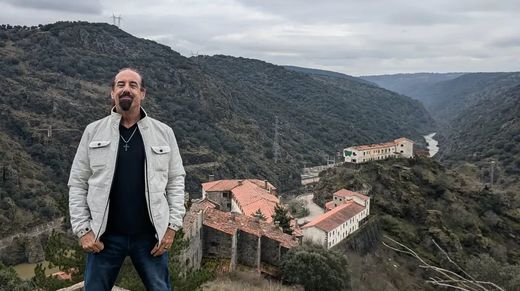 Un american a cumpărat un întreg sat, abandonat, în Spania