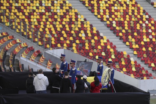 FOTO Sicriul cu trupul lui Mircea Lucescu a fost depus pe Arena Națională
