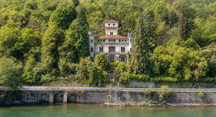 FOTO Castelul lui Gianfranco Ferré, scos la vânzare pentru 5,8 milioane de euro