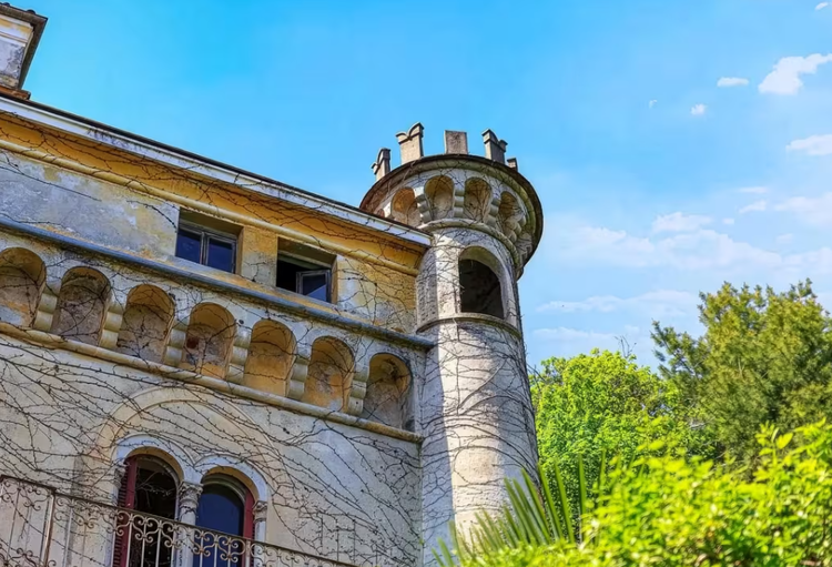 FOTO Castelul lui Gianfranco Ferré, scos la vânzare pentru 5,8 milioane de euro